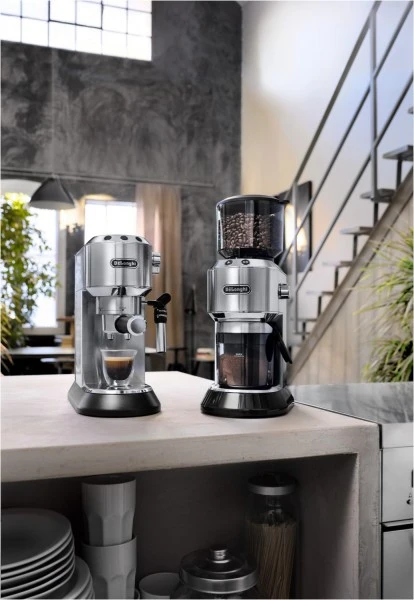 DeLonghi ECKG6821.M Dedica Style Barista Bundle Siebträgermaschine Bestehend Aus EC685.M + KG521.M Silber Mat 3 DeLonghi ECKG6821.M Dedica Style Barista Bundle Siebträgermaschine Bestehend Aus EC685.M + KG521.M Silber Mat – Bild 3